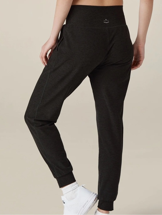 Beyond Yoga Pants - BEYOND YOGA Spacedye Midi Jogger
Darkest Night / Black
Size Medium